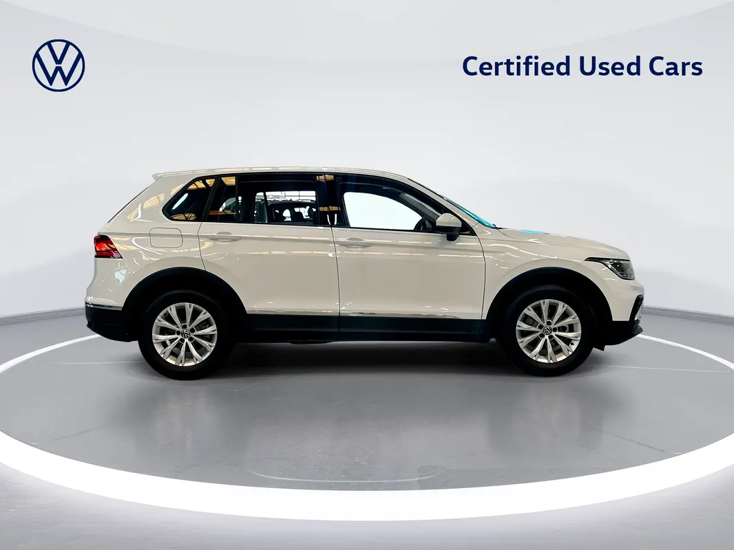 2024 Volkswagen Tiguan - View 3