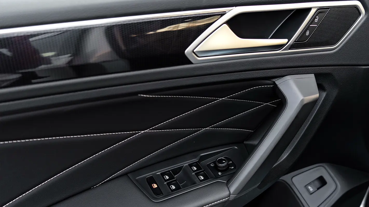 2025 Volkswagen Tiguan - View 5