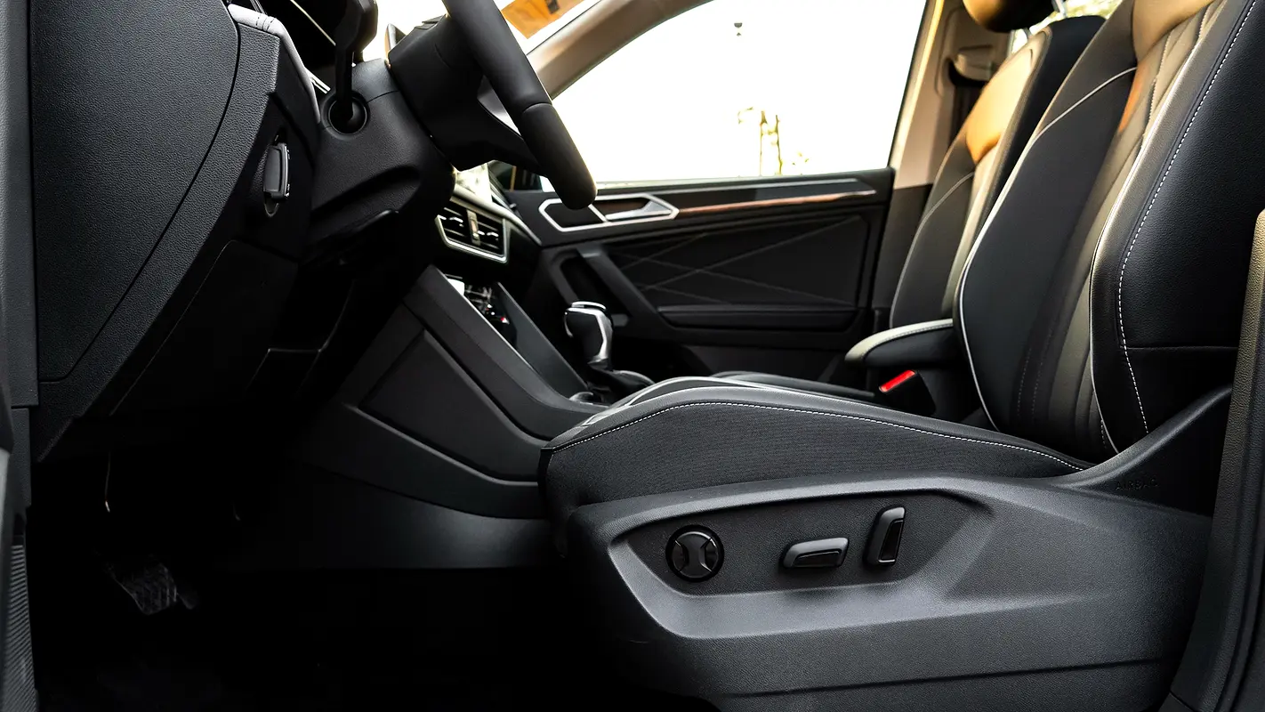 2025 Volkswagen Tiguan - View 8