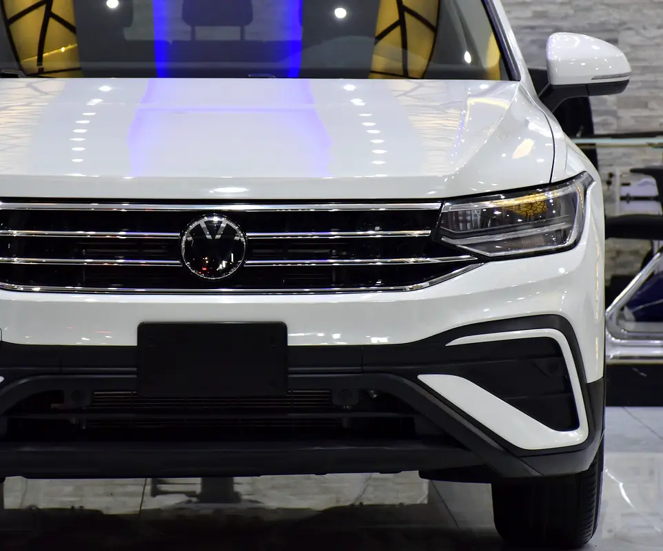 2024 Volkswagen Tiguan - View 2