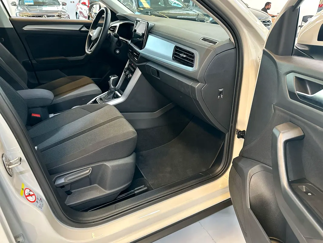 2024 Volkswagen T-Roc - View 11