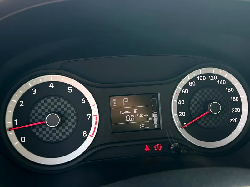 2025 Hyundai Grand i10 - View 6