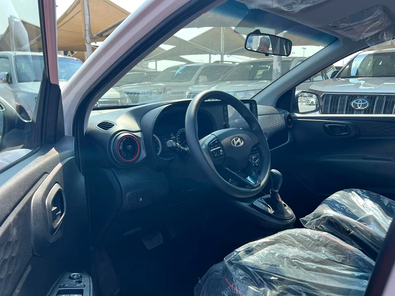 2025 Hyundai Grand i10 - View 8