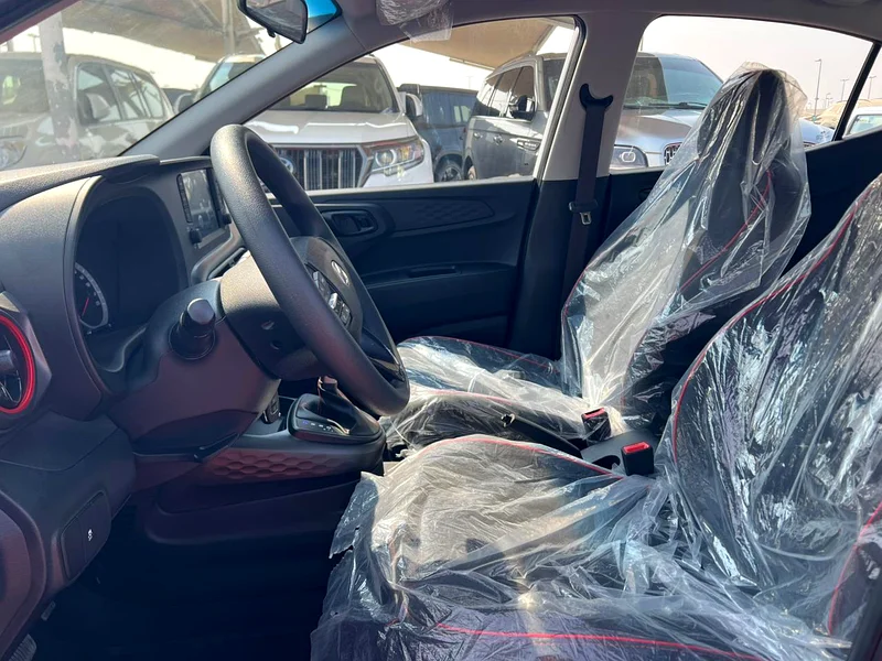 2025 Hyundai Grand i10 - View 9