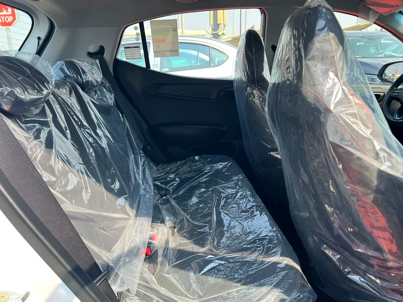 2025 Hyundai Grand i10 - View 13