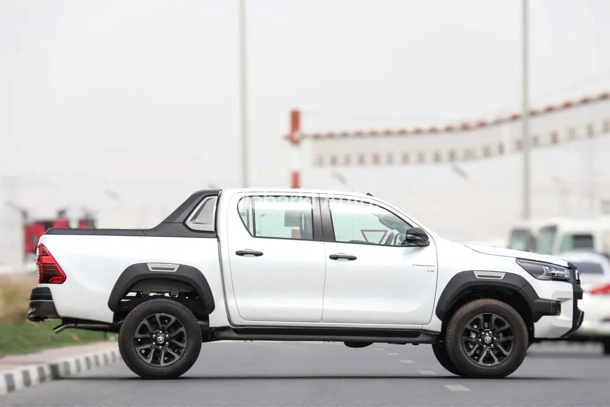 2026 Toyota Hilux - 0 km - Available for export from UAE to Algeria 3