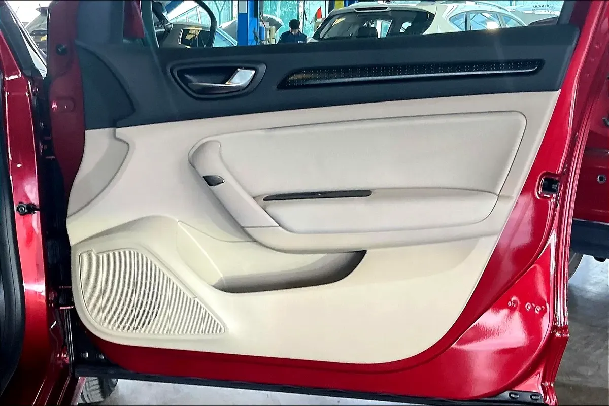 2024 Renault Megane - 94 km - Available for export from UAE to Algeria - 14