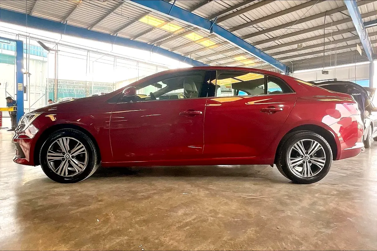 2024 Renault Megane - 94 km - Available for export from UAE to Algeria - 18