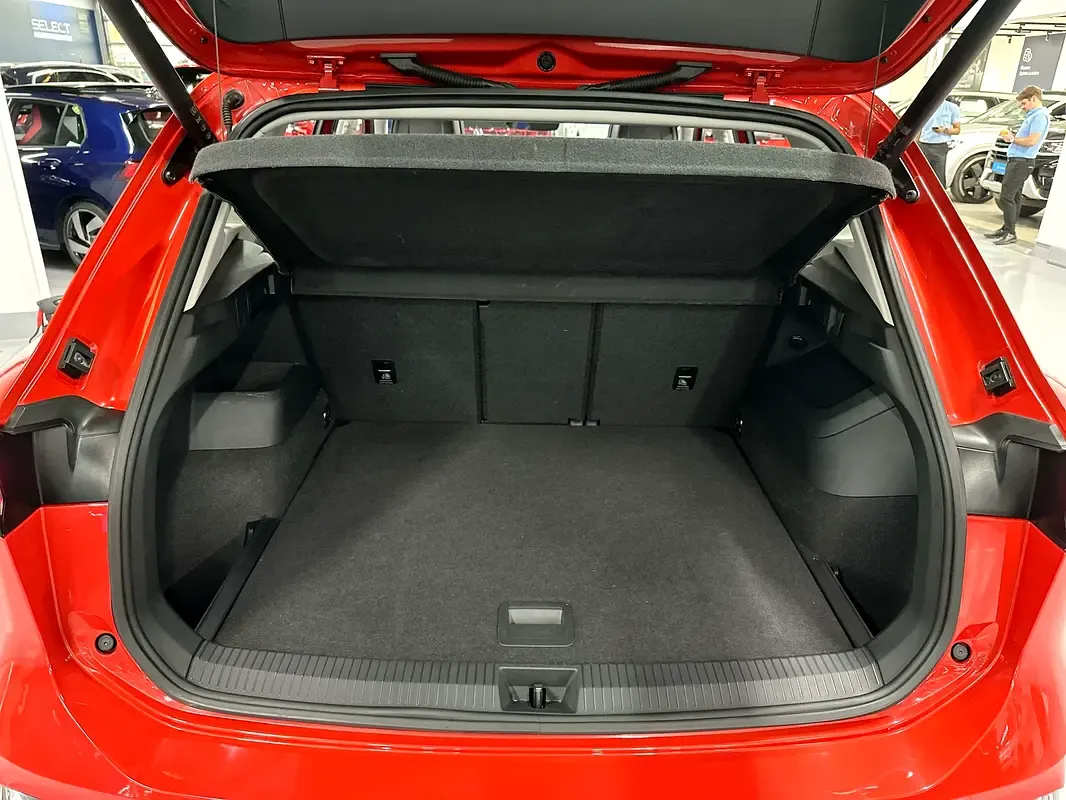 2024 Volkswagen Tiguan - 11861 km - Available for export from UAE to Algeria - 12