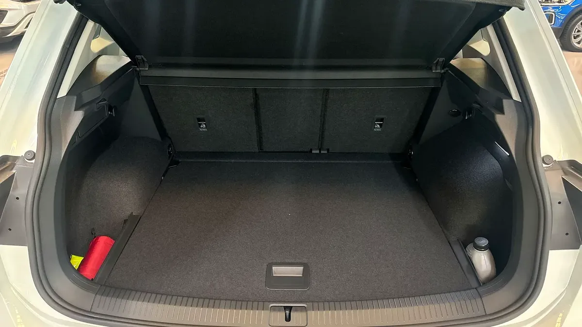 2024 Volkswagen Tiguan - 14500 km - Available for export from UAE to Algeria - 12