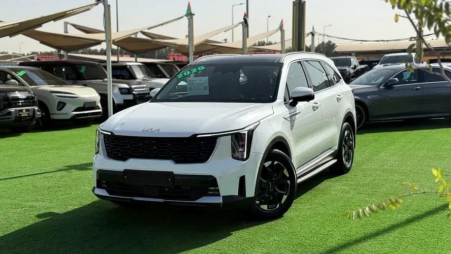 2025 Kia Sorento - 6000 km - Available for export from UAE to Algeria - 2