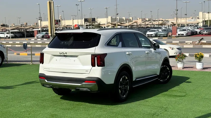2025 Kia Sorento - 6000 km - Available for export from UAE to Algeria - 3