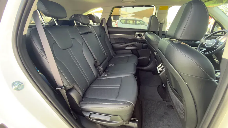2025 Kia Sorento - 6000 km - Available for export from UAE to Algeria - 12
