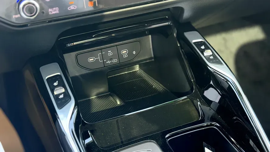 2025 Kia Sorento - 6000 km - Available for export from UAE to Algeria - 17