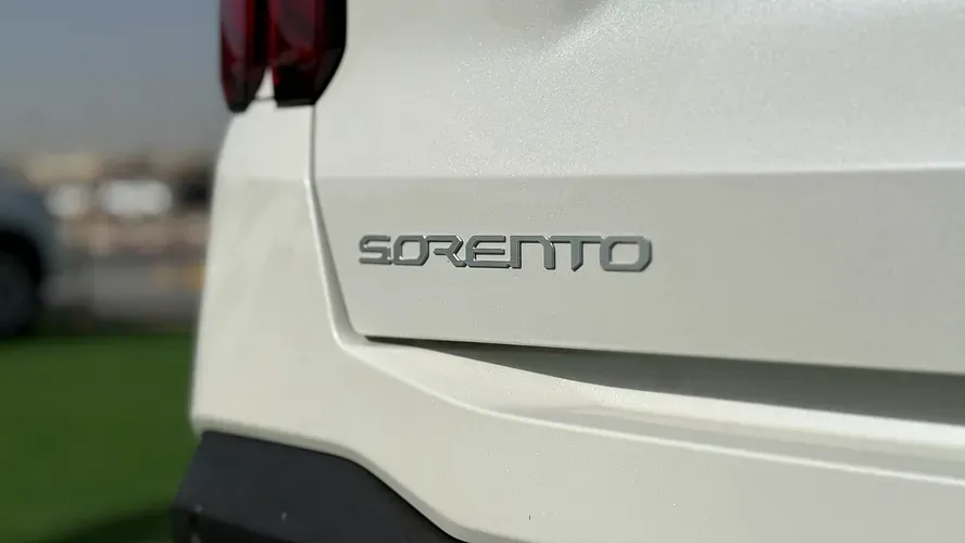 2025 Kia Sorento - 6000 km - Available for export from UAE to Algeria - 6