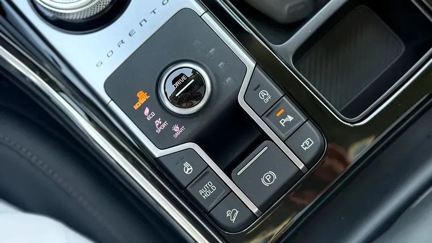 2025 Kia Sorento - 6000 km - Available for export from UAE to Algeria - 10