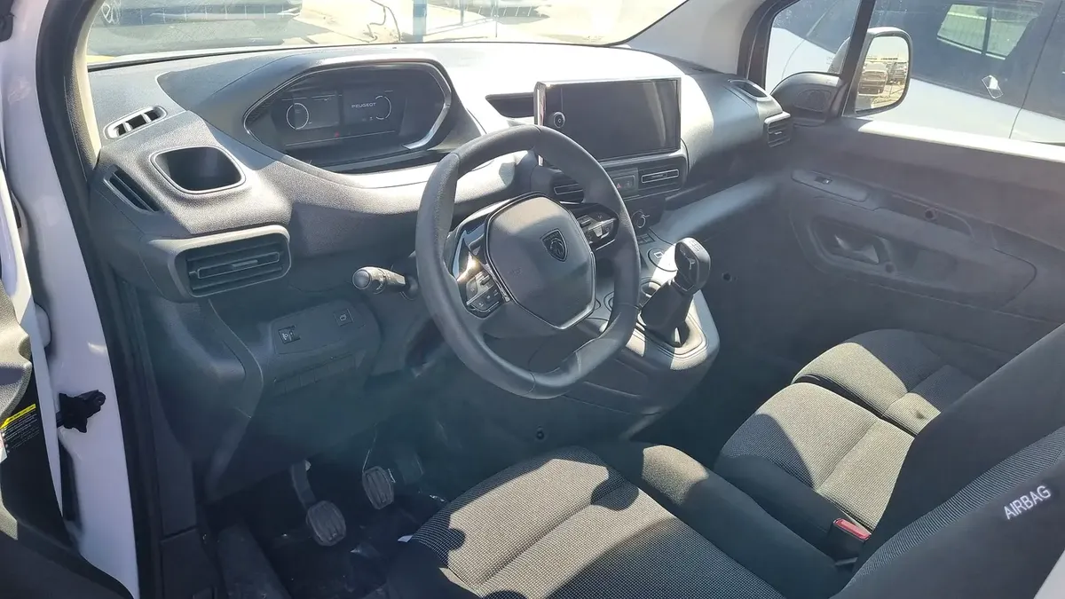 2025 Peugeot Partner - 0 km - Available for export from UAE to Algeria - 5