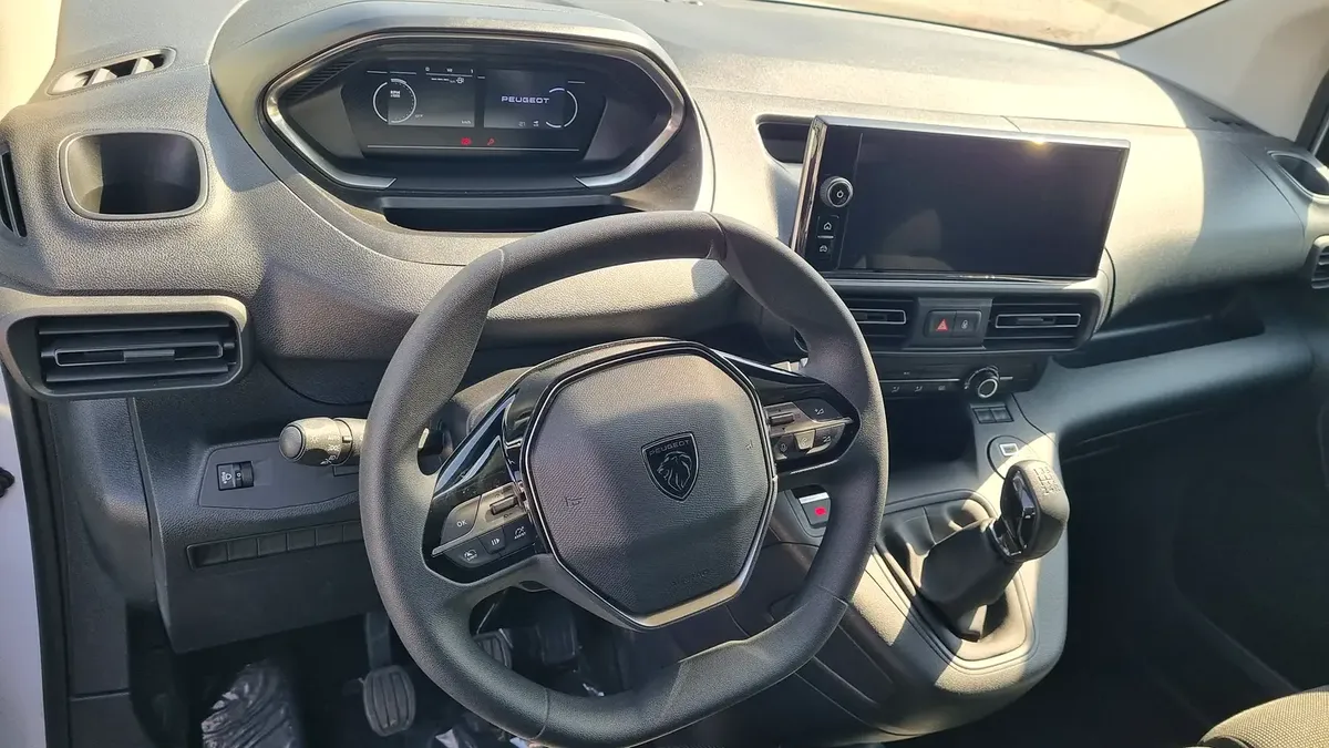 2025 Peugeot Partner - 0 km - Available for export from UAE to Algeria - 8