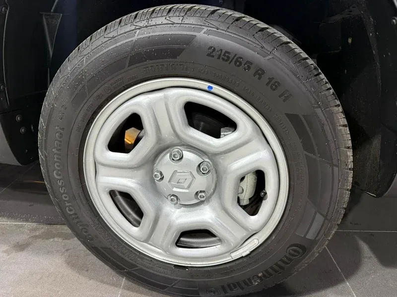 2025 Renault Duster - 0 km - Available for export from UAE to Algeria - 4