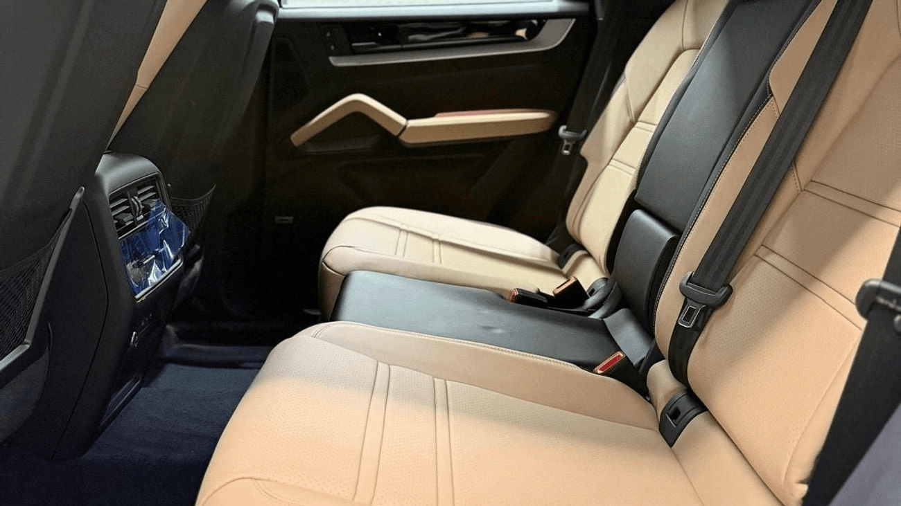 2026 Porsche Cayenne Coupe - 0 km - Available for export from UAE to Algeria - 11