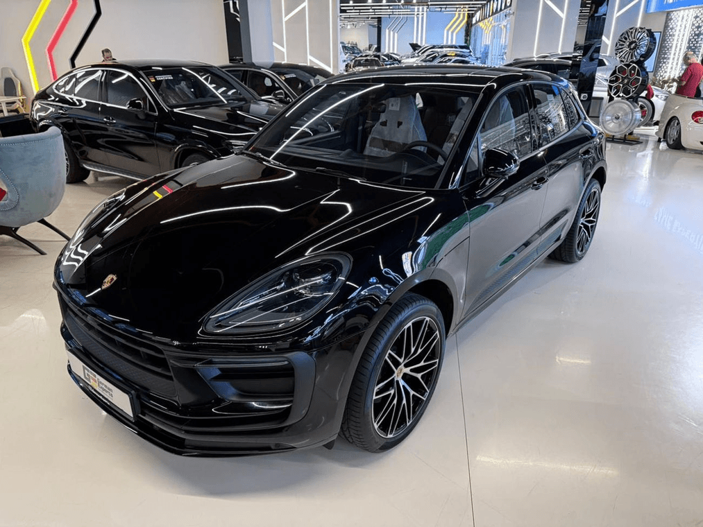2026 Porsche Macan - 0 km - Available for export from UAE to Algeria - 2