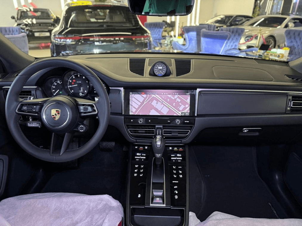 2026 Porsche Macan - 0 km - Available for export from UAE to Algeria - 15