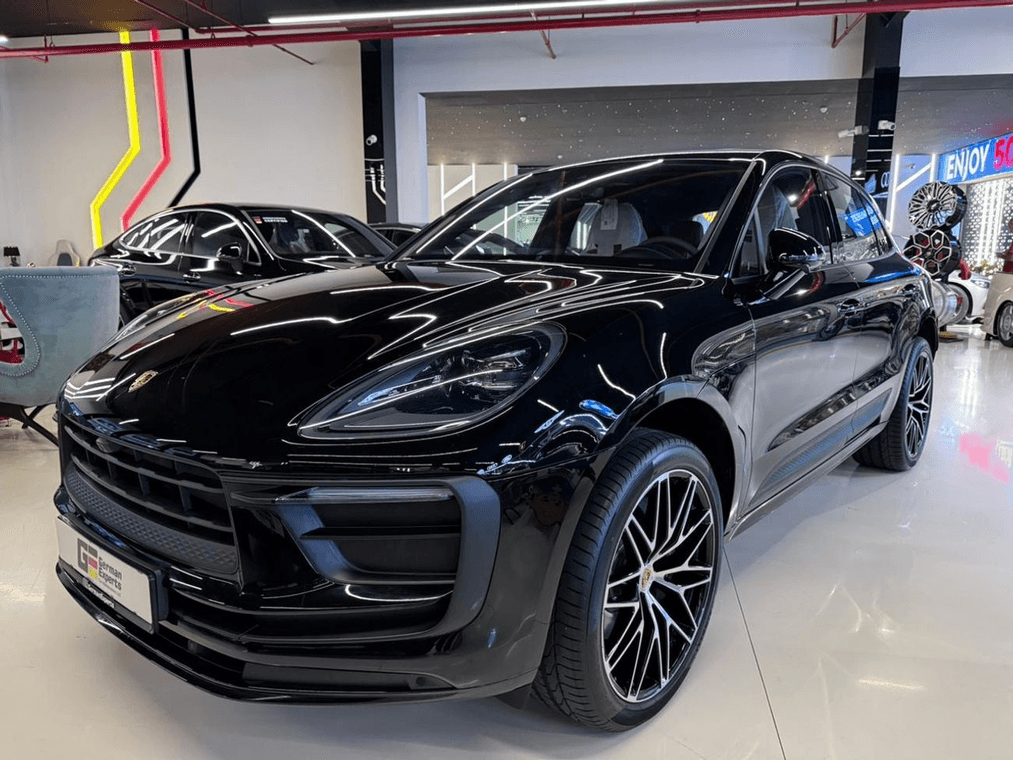 2026 Porsche Macan - 0 km - Available for export from UAE to Algeria - 3