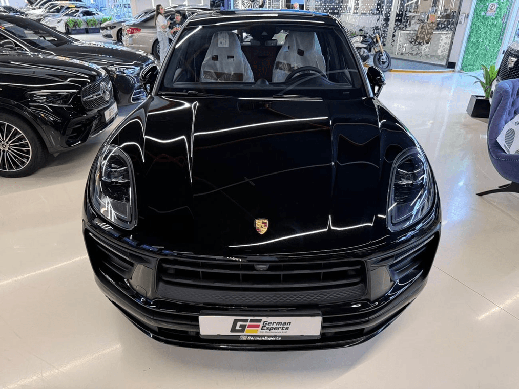 2026 Porsche Macan - 0 km - Available for export from UAE to Algeria - 4