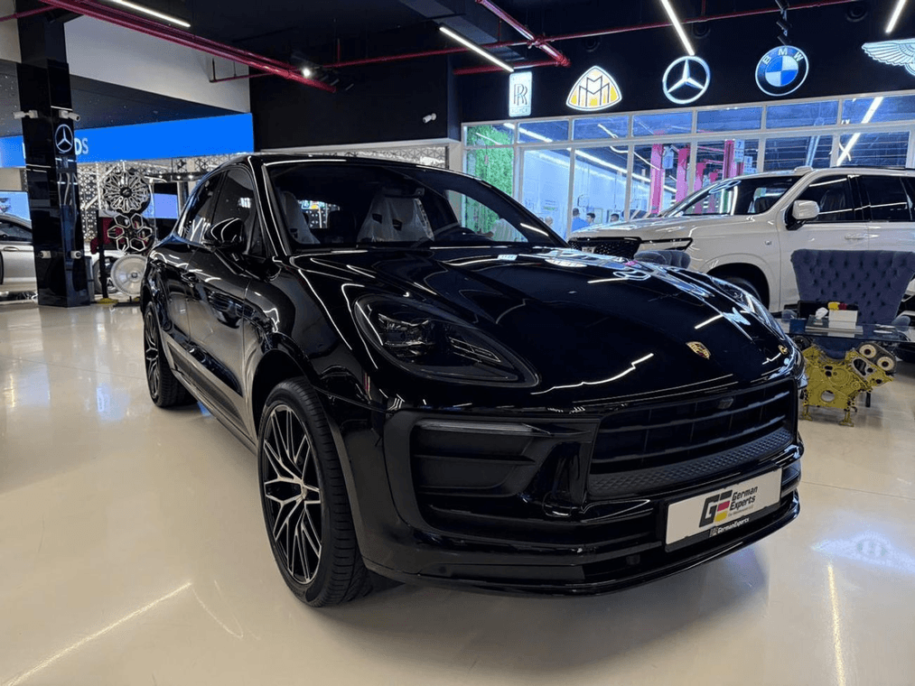 2026 Porsche Macan - 0 km - Available for export from UAE to Algeria - 5