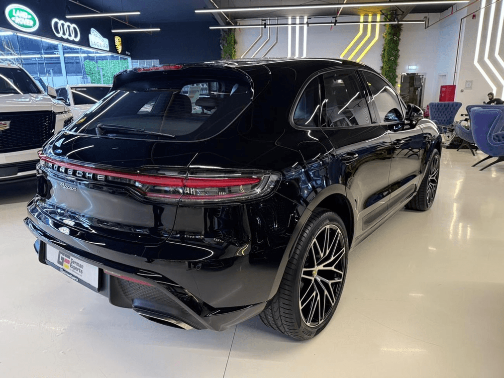 2026 Porsche Macan - 0 km - Available for export from UAE to Algeria - 7