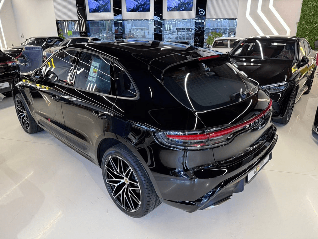 2026 Porsche Macan - 0 km - Available for export from UAE to Algeria - 9