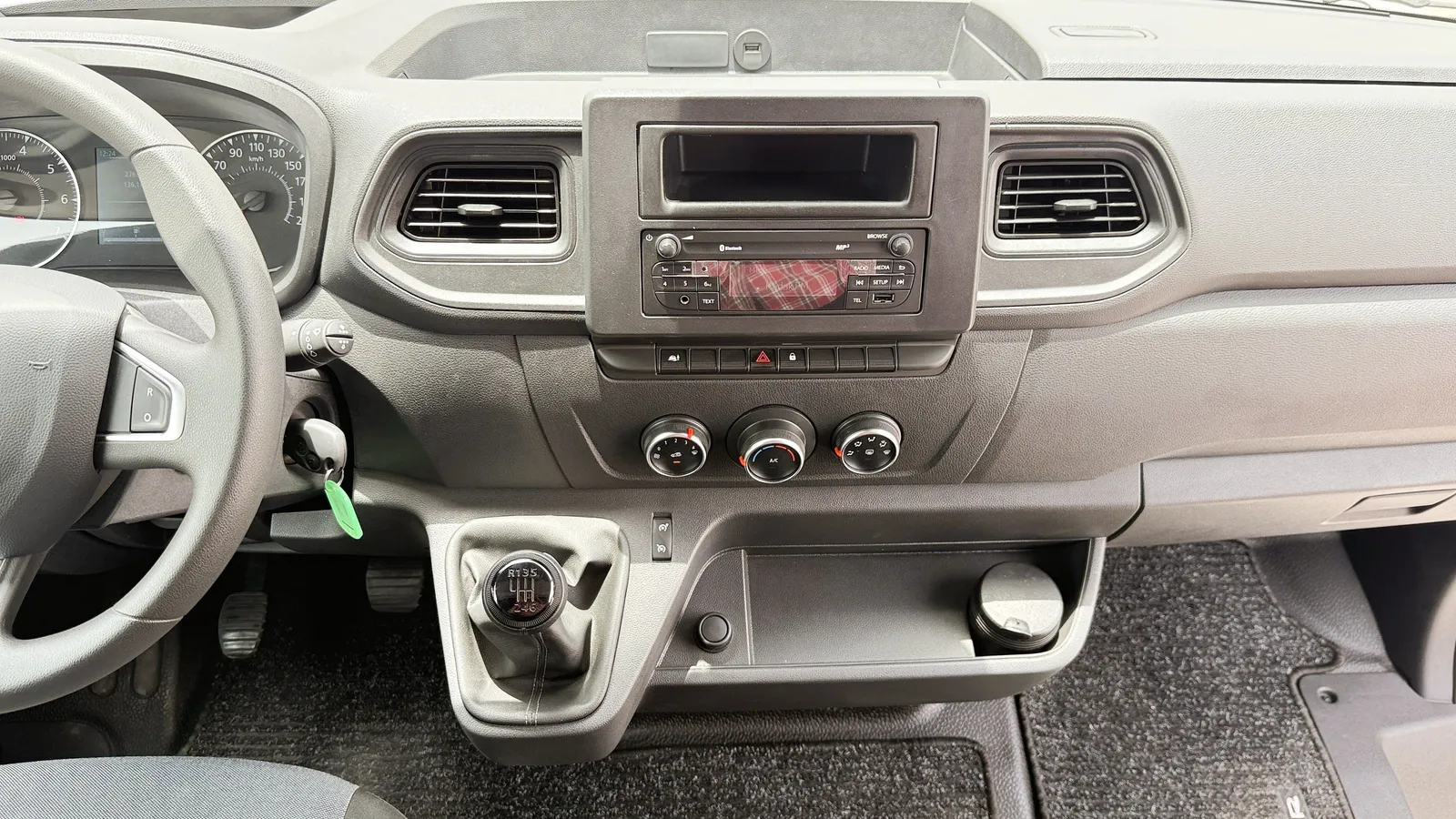 2026 Renault Master - 0 km - Available for export from UAE to Algeria - 15