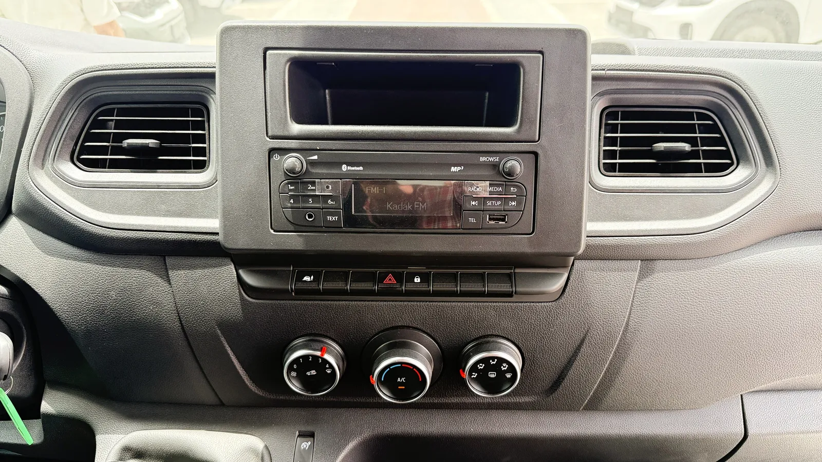 2026 Renault Master - 0 km - Available for export from UAE to Algeria - 16