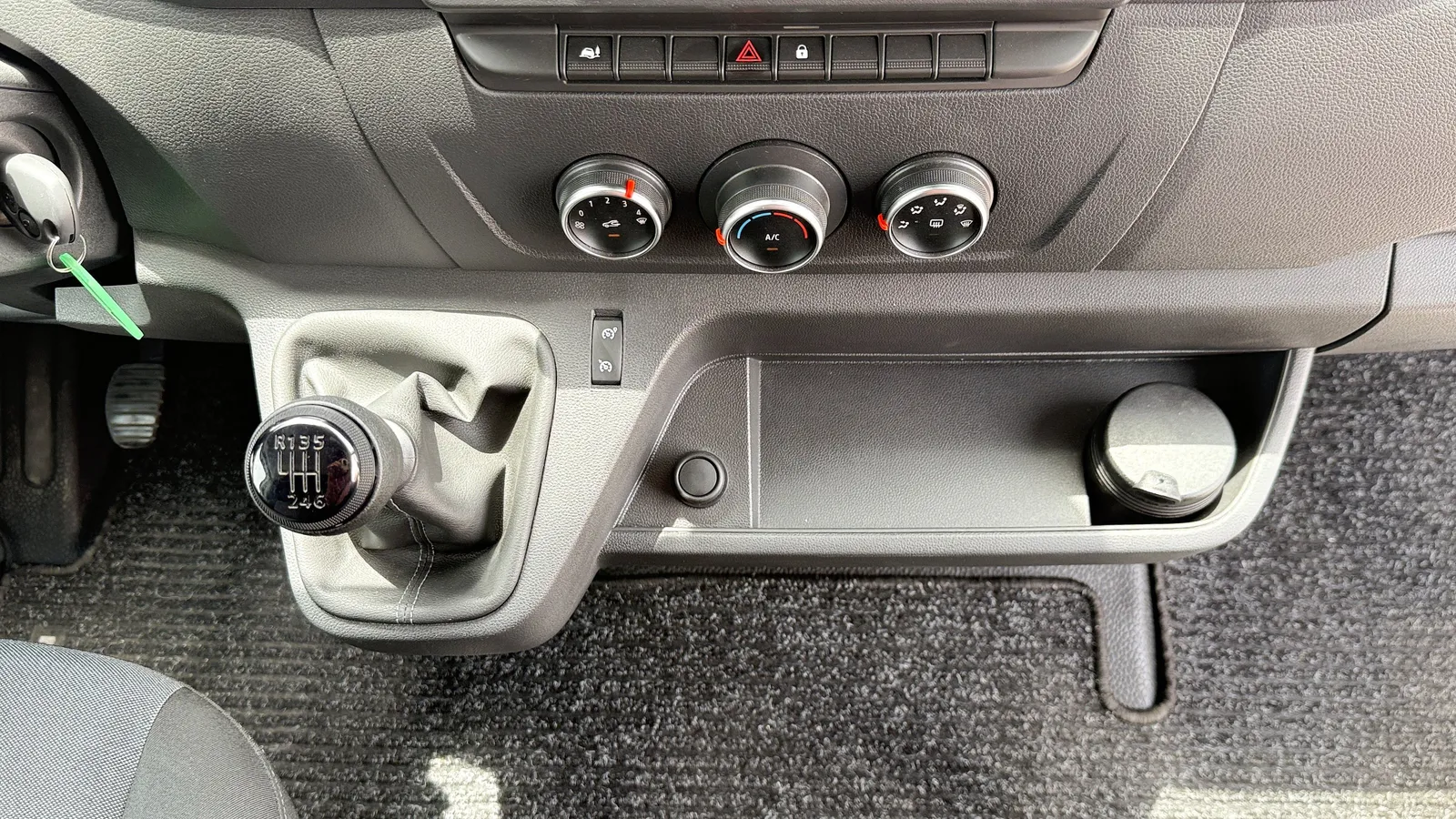 2026 Renault Master - 0 km - Available for export from UAE to Algeria - 17