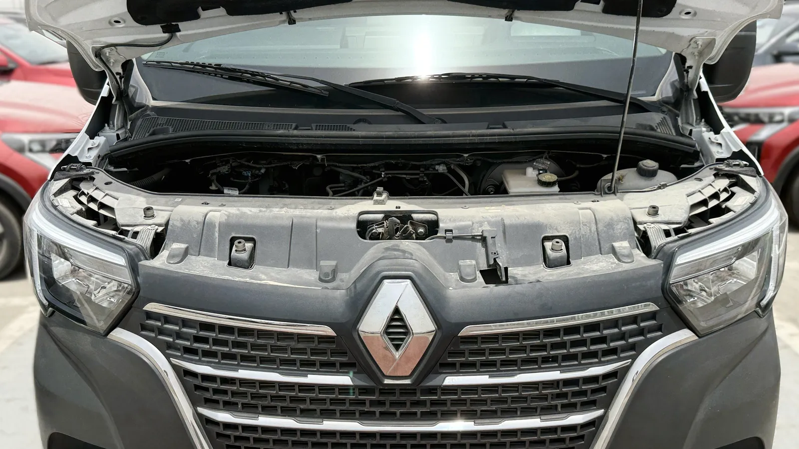 2026 Renault Master - 0 km - Available for export from UAE to Algeria - 18