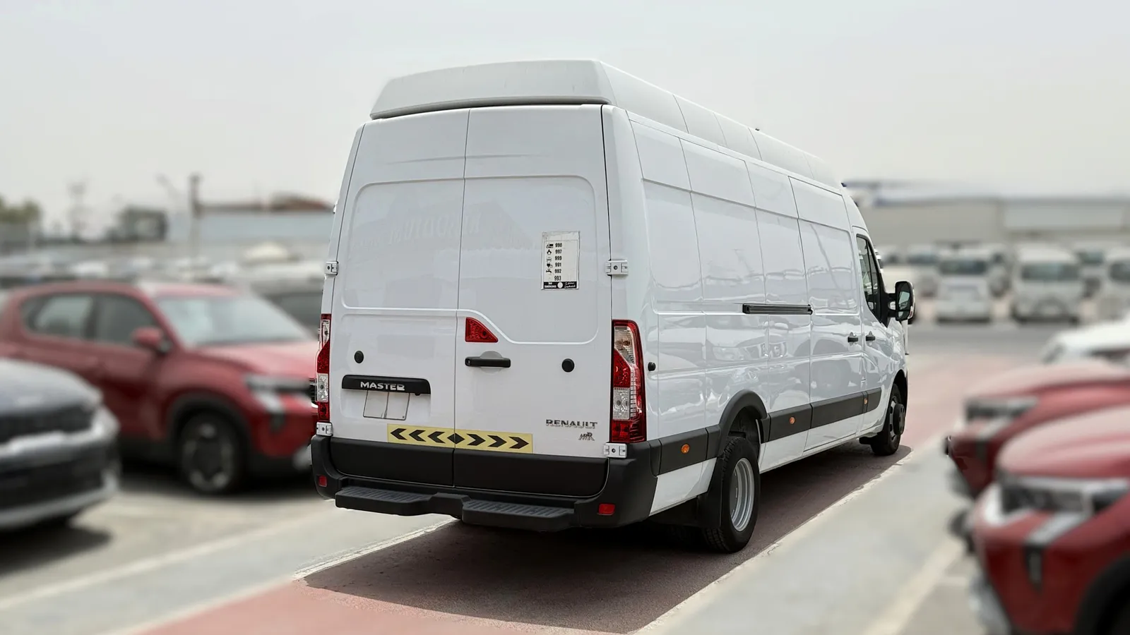 2026 Renault Master - 0 km - Available for export from UAE to Algeria - 4