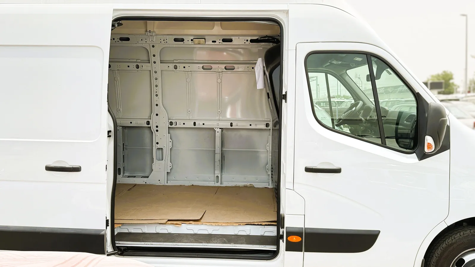 2026 Renault Master - 0 km - Available for export from UAE to Algeria - 8