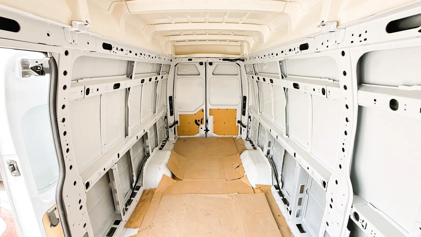 2026 Renault Master - 0 km - Available for export from UAE to Algeria - 9