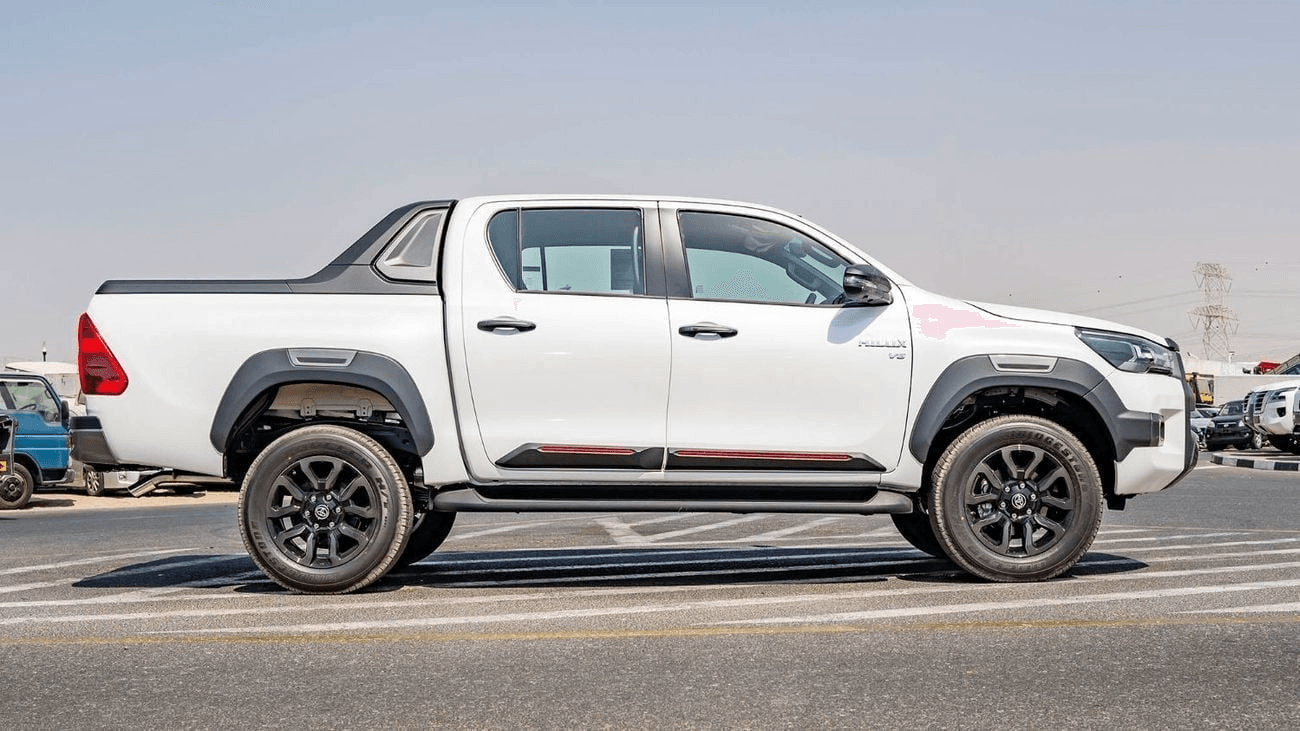 2026 Toyota Hilux - View 2