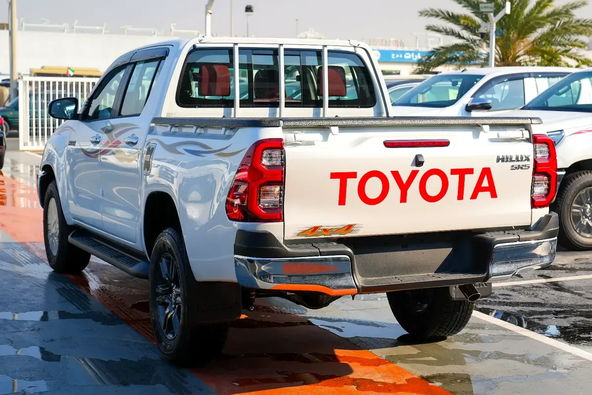 2026 Toyota Hilux - 0 km - Available for export from UAE to Algeria - 4