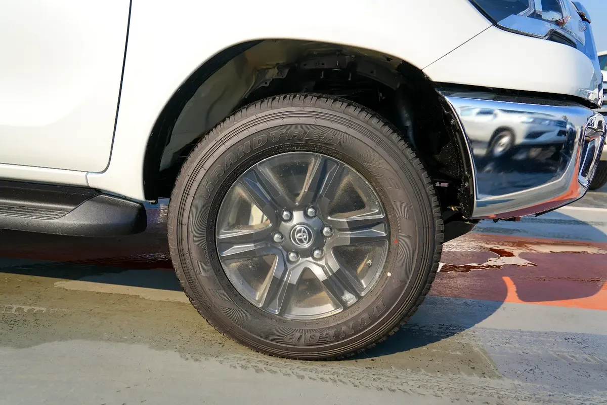 2026 Toyota Hilux - 0 km - Available for export from UAE to Algeria - 5