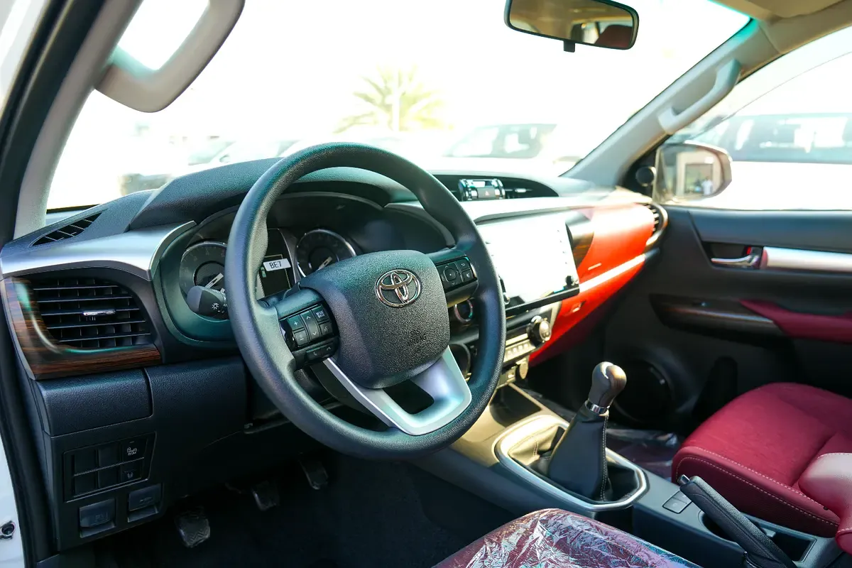 2026 Toyota Hilux - 0 km - Available for export from UAE to Algeria - 7