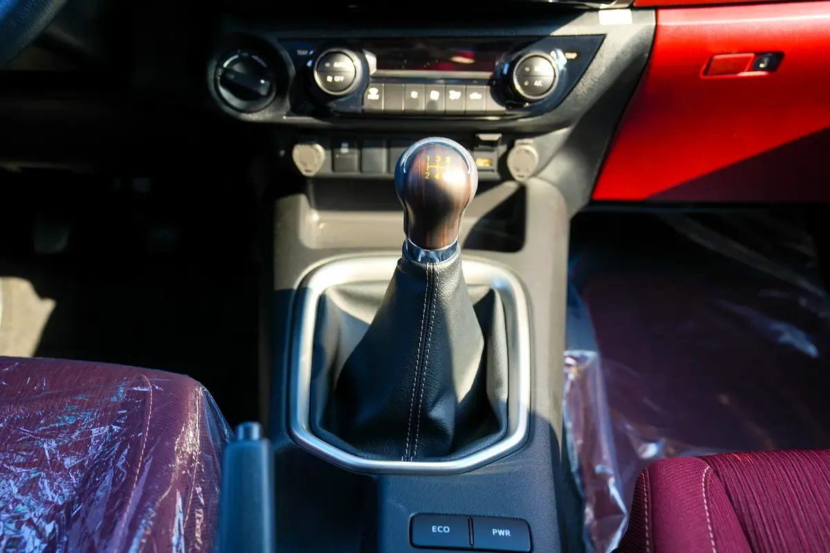 2026 Toyota Hilux - 0 km - Available for export from UAE to Algeria - 9