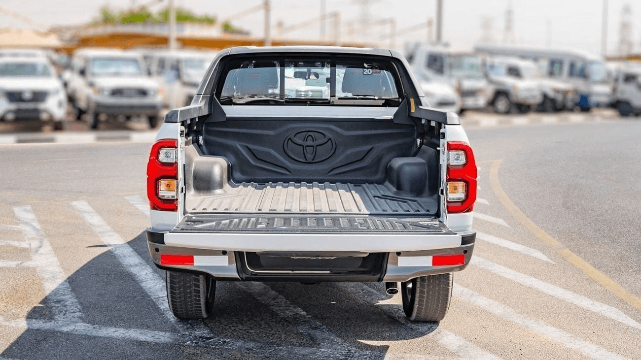 2026 Toyota Hilux - View 5