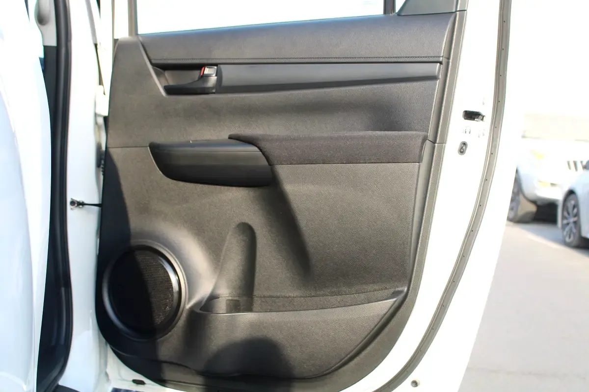 2025 Toyota Hilux - 0 km - Available for export from UAE to Algeria - 10