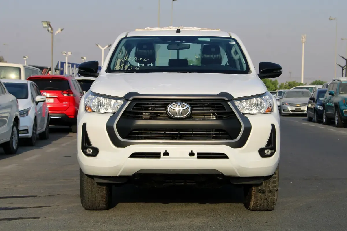 2025 Toyota Hilux - 0 km - Available for export from UAE to Algeria - 2