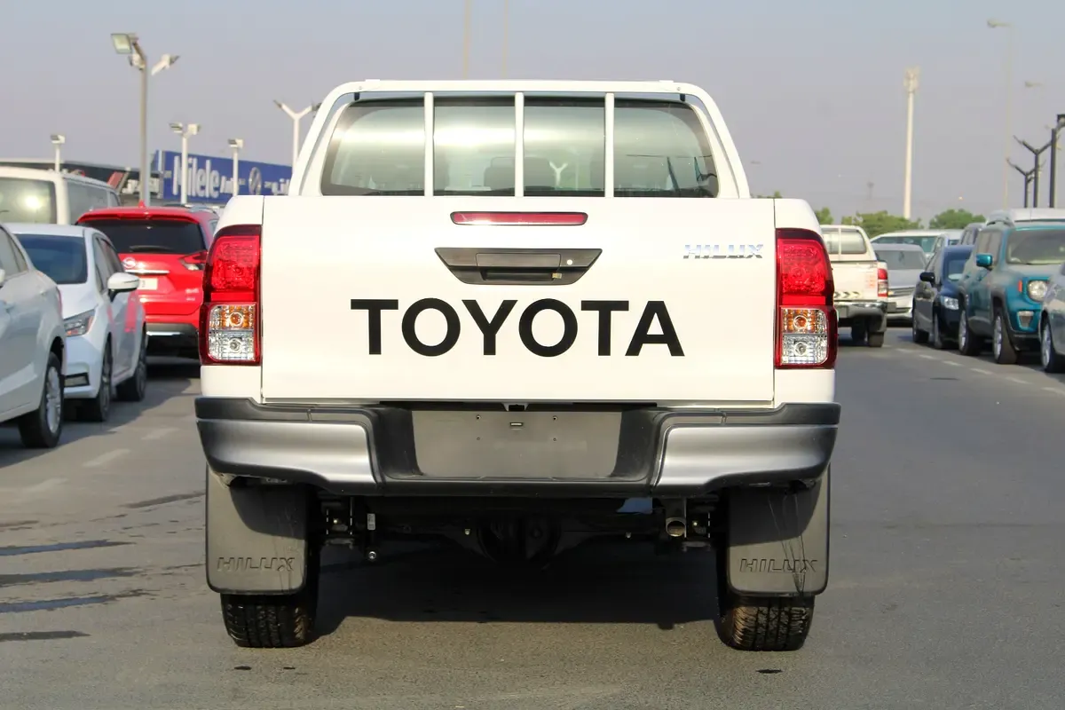 2025 Toyota Hilux - 0 km - Available for export from UAE to Algeria - 3