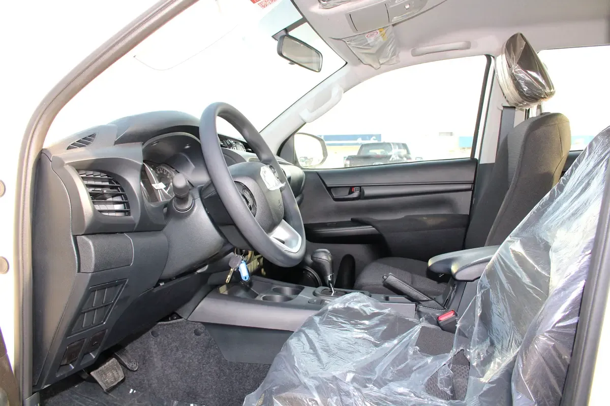 2025 Toyota Hilux - 0 km - Available for export from UAE to Algeria - 8