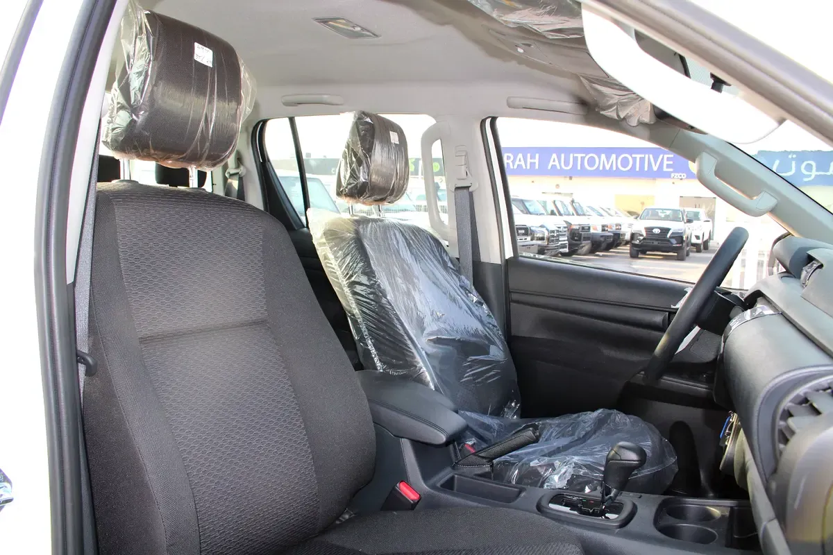 2025 Toyota Hilux - 0 km - Available for export from UAE to Algeria - 9