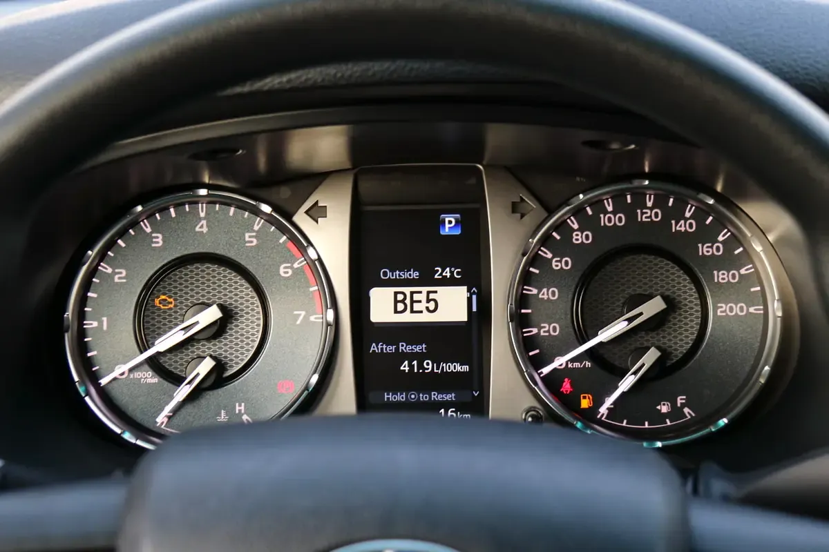 2025 Toyota Hilux - 0 km - Available for export from UAE to Algeria - 10